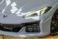 大排気量「V8」搭載の「“2人乗り”オープンカー」！ シボレー新「コルベット Z06 コンバーチブル」発表！ 600馬力超え「高性能モデル」に待望の「電動ハードトップモデル」登場