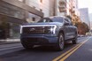 アメリカで最も売れているフォードF150にEV版の「ライトニング」が登場。日本人の想像の上を行く衝撃が走る理由とは？