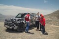 新型ランドローバー ディフェンダー、赤十字の協力のもとドバイ砂漠でテストを実施