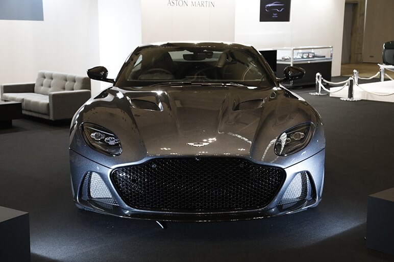 歴史あるモデル名の復活 アストンマーティン「DBS スーパーレッジェーラ」