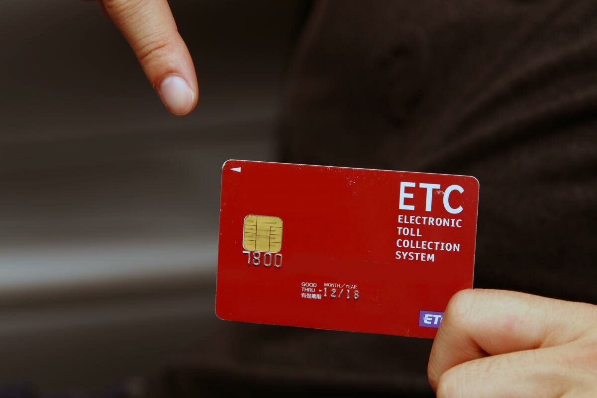 コロナ禍で「ETCゲート」のみになる可能性も！　クレジットカードが「作れない」人は高速に乗れなくなるのか