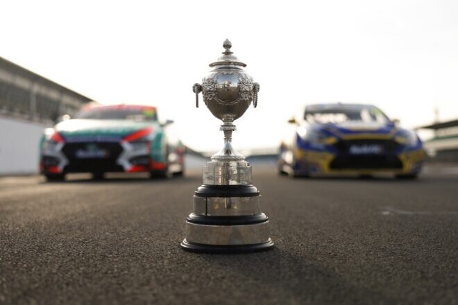 イングラムが自身2度目の戴冠。トヨタ・カローラのクックも激動の1年を勝利で締める／BTCC最終戦