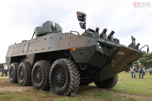 初出し！ 見慣れぬ最新戦闘車「AMV」茨城県の自衛隊イベントで披露 “原型にない独自仕様”も発見！