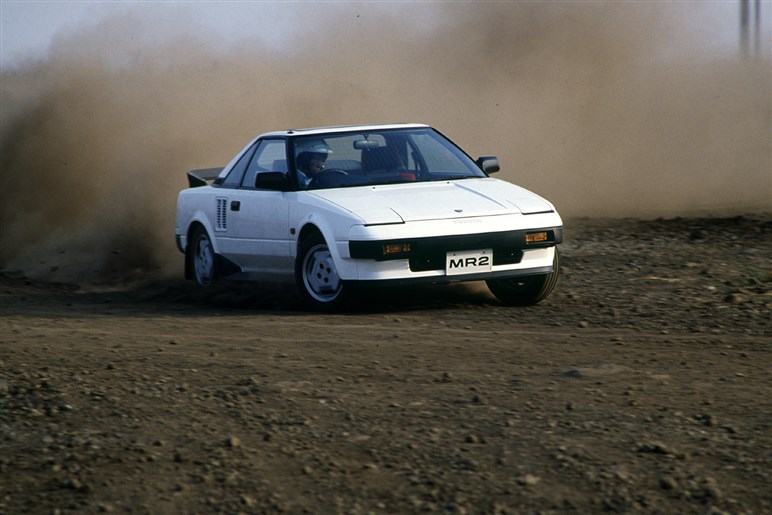 【いつのまにか本気仕様に】“街乗りお手軽車”のはずが本格的なスポーツカーになっちゃった。初の量産ミッドシップ「MR2」