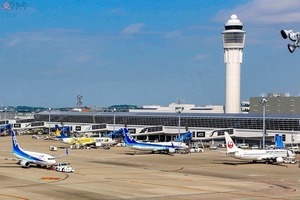 「すごいショットです」 中部空港に飛来の”型破り設計の飛行機”のレアシーンが公開 実は世界で激レア…「こうなっているんだ」