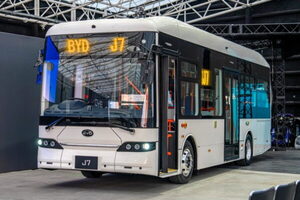 なぜ日本のEVバスは「中国BYD」だらけ？ 国内企業が勝てない“価格と実績”の壁