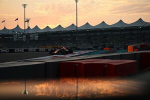 F1アブダビGP FP2速報｜ランク首位ノリス最速、フェルスタッペンが続く。ピアストリ出遅れ10番手。角田裕毅はセクター3苦しみ17番手