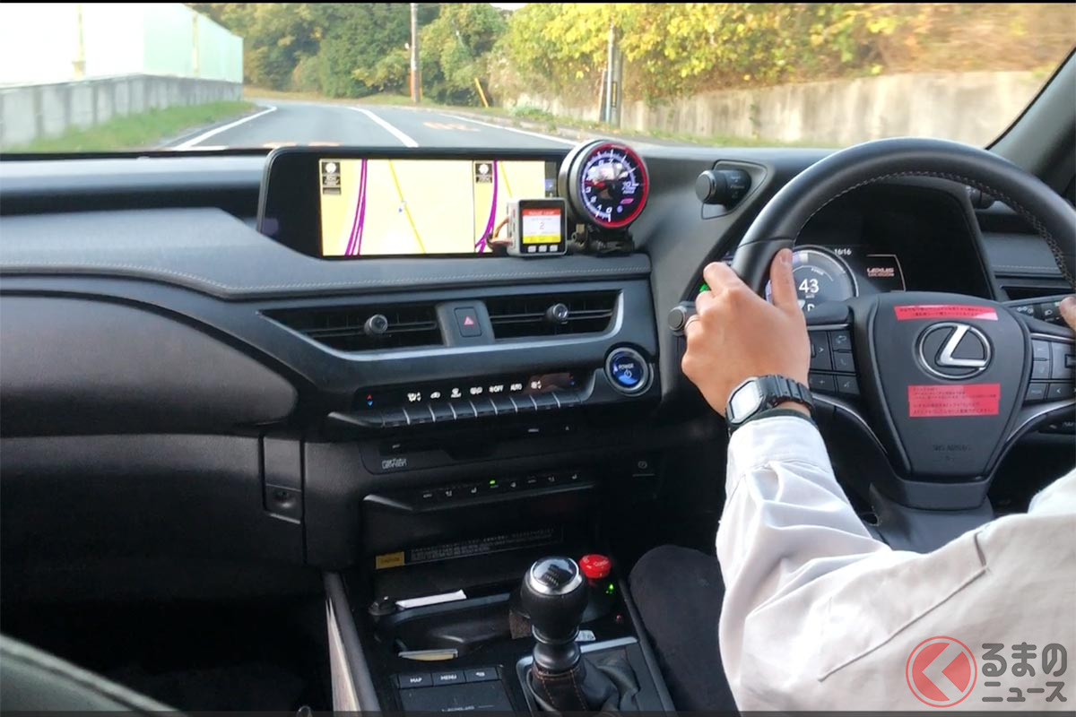 レクサス初の Mt車 を世界初公開 シフトチェンジでエンジン音が変わる 謎の Ux300e の正体とは くるまのニュース 自動車情報サイト 新車 中古車 Carview