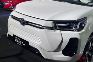 トヨタ新型「ハイラックスレボ」実車お披露目！ グリルレス風デザインが凄い！ ピックアップEVをタイで発表、特徴は？