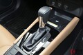ホンダの人気コンパクトカー「フィット」なぜ“普通のシフトレバー”が装着される？ ハイブリッド車に搭載される斬新すぎる「ボタン式シフト」非採用になった意外なワケとは？