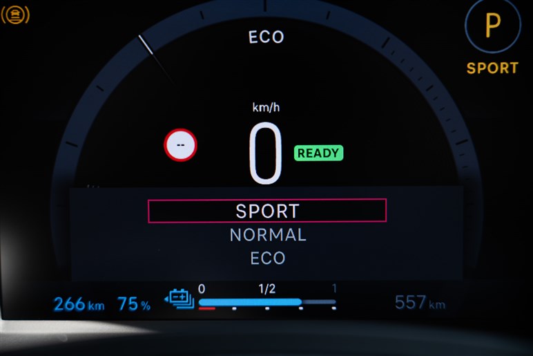 フィアット「600e」に乗って感じた良い点・悪い点。デザイン・実用性は◎、本命は来春登場のハイブリッド？