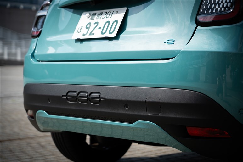 フィアット「600e」に乗って感じた良い点・悪い点。デザイン・実用性は◎、本命は来春登場のハイブリッド？