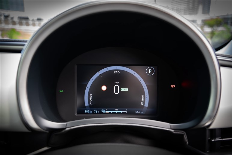 フィアット「600e」に乗って感じた良い点・悪い点。デザイン・実用性は◎、本命は来春登場のハイブリッド？