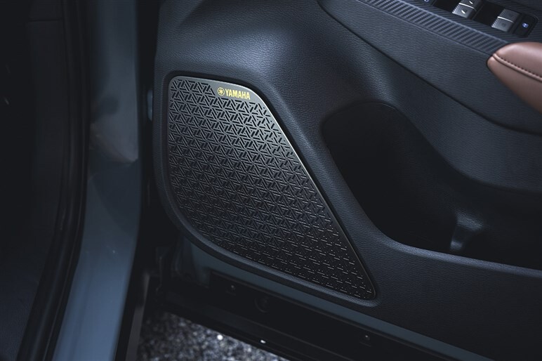 三菱「アウトランダー PHEV」改良型発表　国内初“ヤマハ製オーディオシステム”を全グレードに標準装備