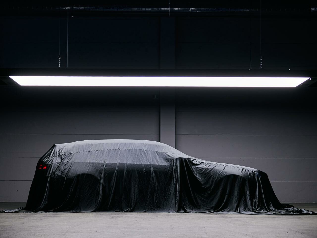 BMW AGが新型M5にツーリングを設定することを正式発表、そのプロトタイプの一部を公開
