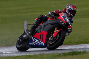 鈴鹿8耐参加に意欲的なマリーニとの間に生じた問題「身長が10cm以上違うので……」と高橋巧／合同テスト