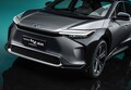 トヨタがスバルと共同開発の電動SUV「bZ4X」を世界初披露。EV専用プラットフォーム＆AWDはスバルの技術