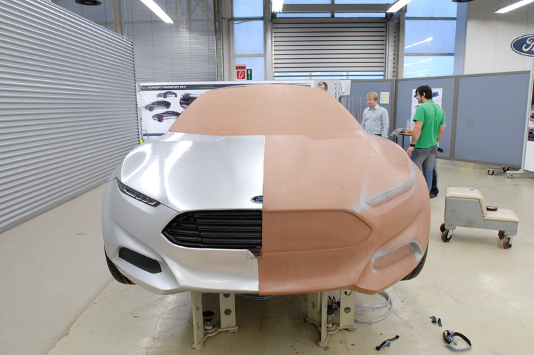 フォード新型コンセプト EVOS製作シーン公開