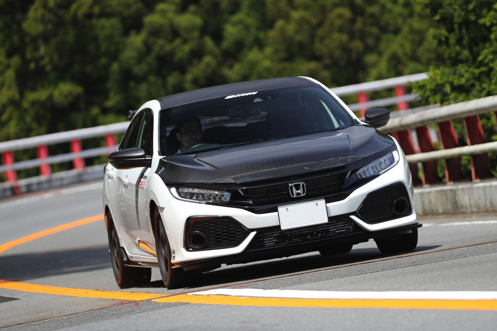 タイプrを超えたシビックハッチバック Fk7 に緊急試乗 シビックのdnaを感じる走りに感動 Web Option 自動車情報サイト 新車 中古車 Carview