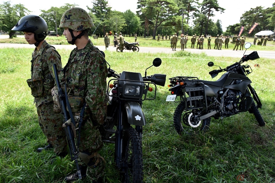 陸上自衛隊偵察隊の若き二人の隊員にバイクや自衛隊の魅力について聞いた バイクのニュース 自動車情報サイト 新車 中古車 Carview