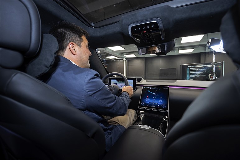次期メルセデス・SクラスはガラスのAR表示機能やレベル3自動運転にも対応する超デジタル高級車になる