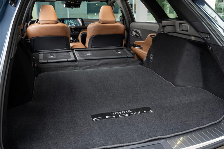 ハリアー最大の謎「次期型はある？」 新型「RAV4」に統一説や、搭載が噂される“新エンジン”情報を解説する