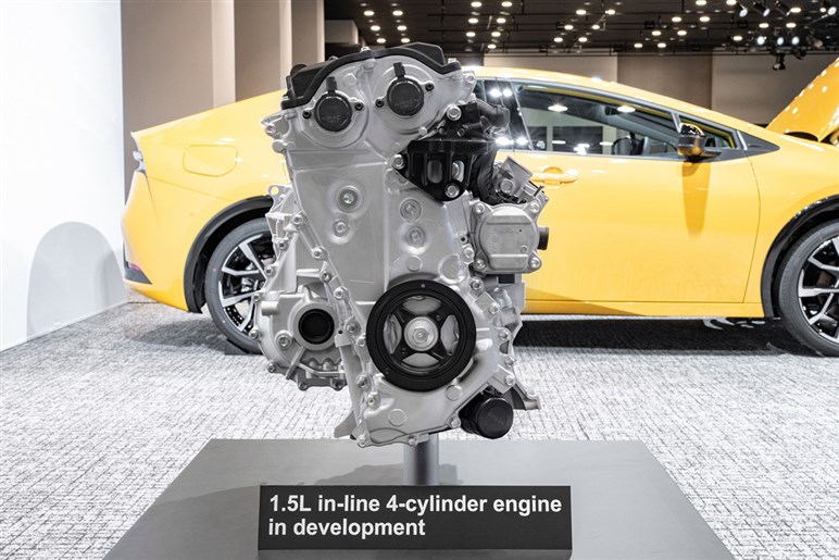 ハリアー最大の謎「次期型はある？」 新型「RAV4」に統一説や、搭載が噂される“新エンジン”情報を解説する