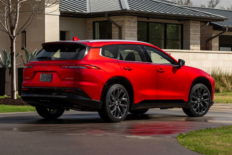 ハリアー最大の謎「次期型はある？」 新型「RAV4」に統一説や、搭載が噂される“新エンジン”情報を解説する