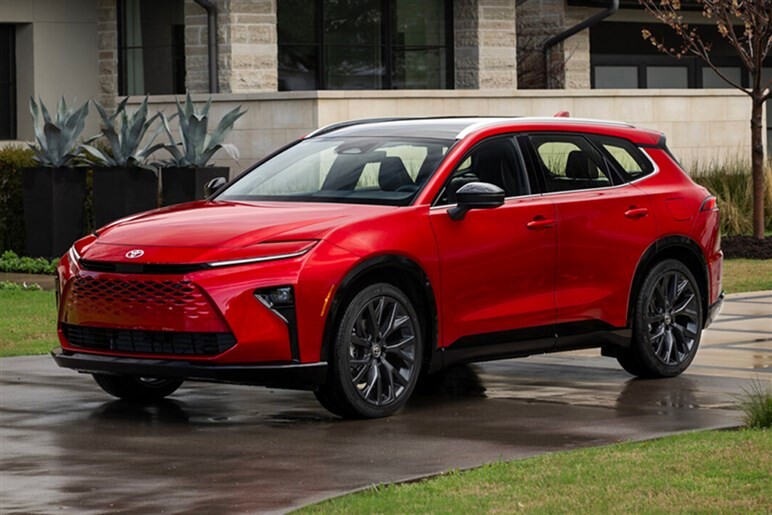 ハリアー最大の謎「次期型はある？」 新型「RAV4」に統一説や、搭載が噂される“新エンジン”情報を解説する