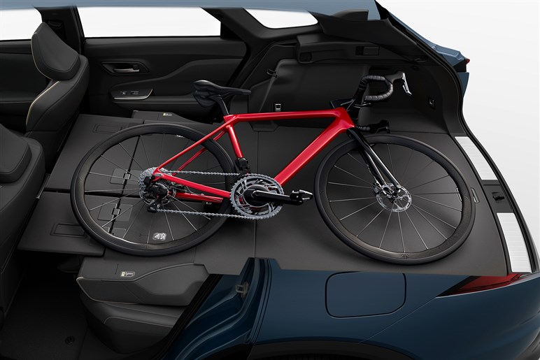 ハリアー最大の謎「次期型はある？」 新型「RAV4」に統一説や、搭載が噂される“新エンジン”情報を解説する
