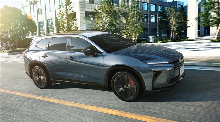 ハリアー最大の謎「次期型はある？」 新型「RAV4」に統一説や、搭載が噂される“新エンジン”情報を解説する