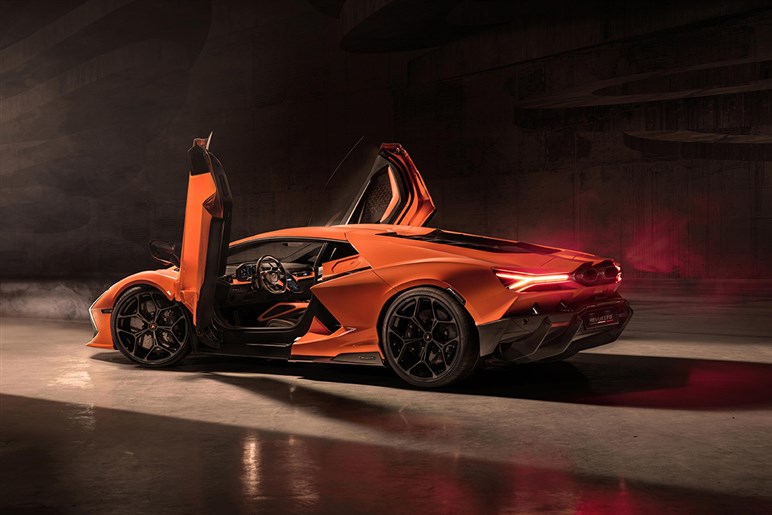 カーボン満載で371万円！ レヴエルト用ボディキットは限定50台、スーパーカーなら当然？