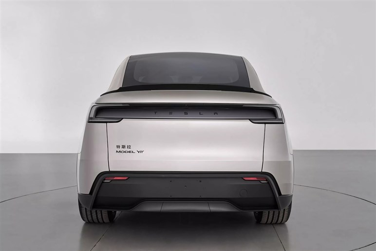 【リーク】テスラ新型「モデルY L」はロングホイールベース採用、6人乗りキャプテンシート仕様で登場