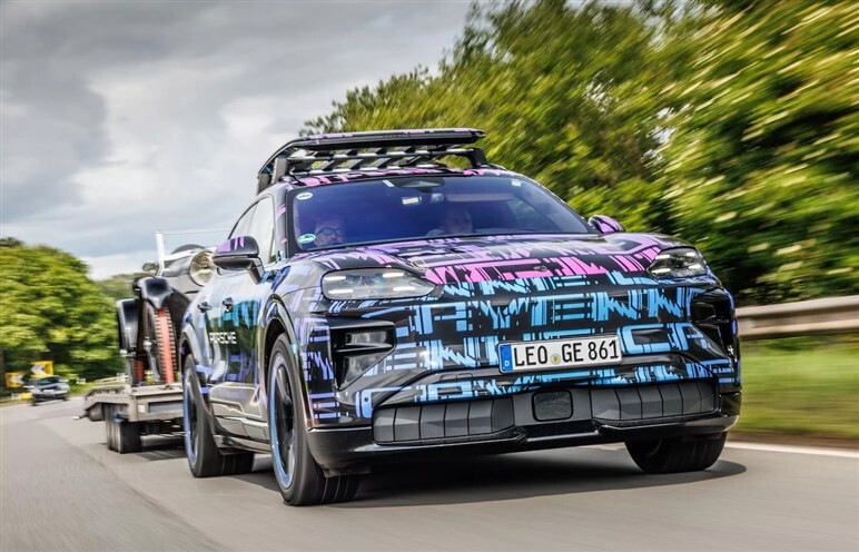 開発中のポルシェ「カイエン EV」が伝統のヒルクライムでSUV新記録。牽引性能にも注目集まる