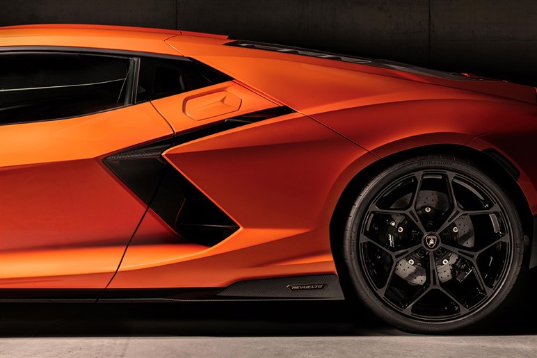 カーボン満載で371万円！ レヴエルト用ボディキットは限定50台、スーパーカーなら当然？