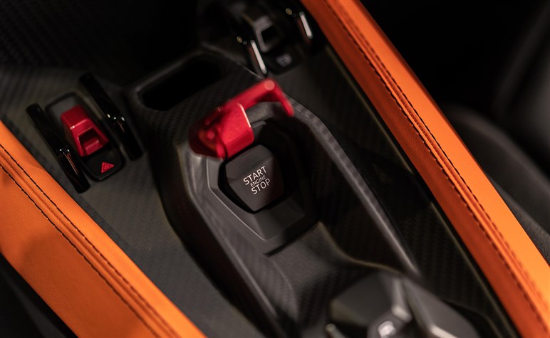 カーボン満載で371万円！ レヴエルト用ボディキットは限定50台、スーパーカーなら当然？
