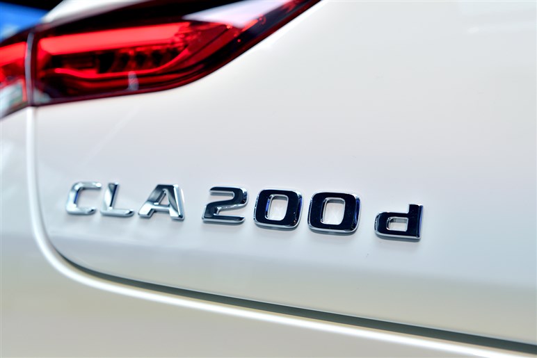 メルセデス新型CLAの受注を開始。一回り大きくなって価格はディーゼルの472から