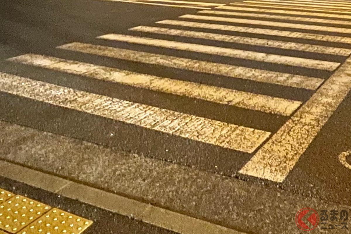 なぜ横断歩道の白線は横線だけ引かれた ゼブラ柄 かつての 縦線アリ から変更された訳とは くるまのニュース 自動車情報サイト 新車 中古車 Carview