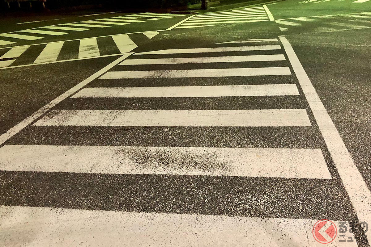 なぜ横断歩道の白線は横線だけ引かれた ゼブラ柄 かつての 縦線アリ から変更された訳とは くるまのニュース 自動車情報サイト 新車 中古車 Carview
