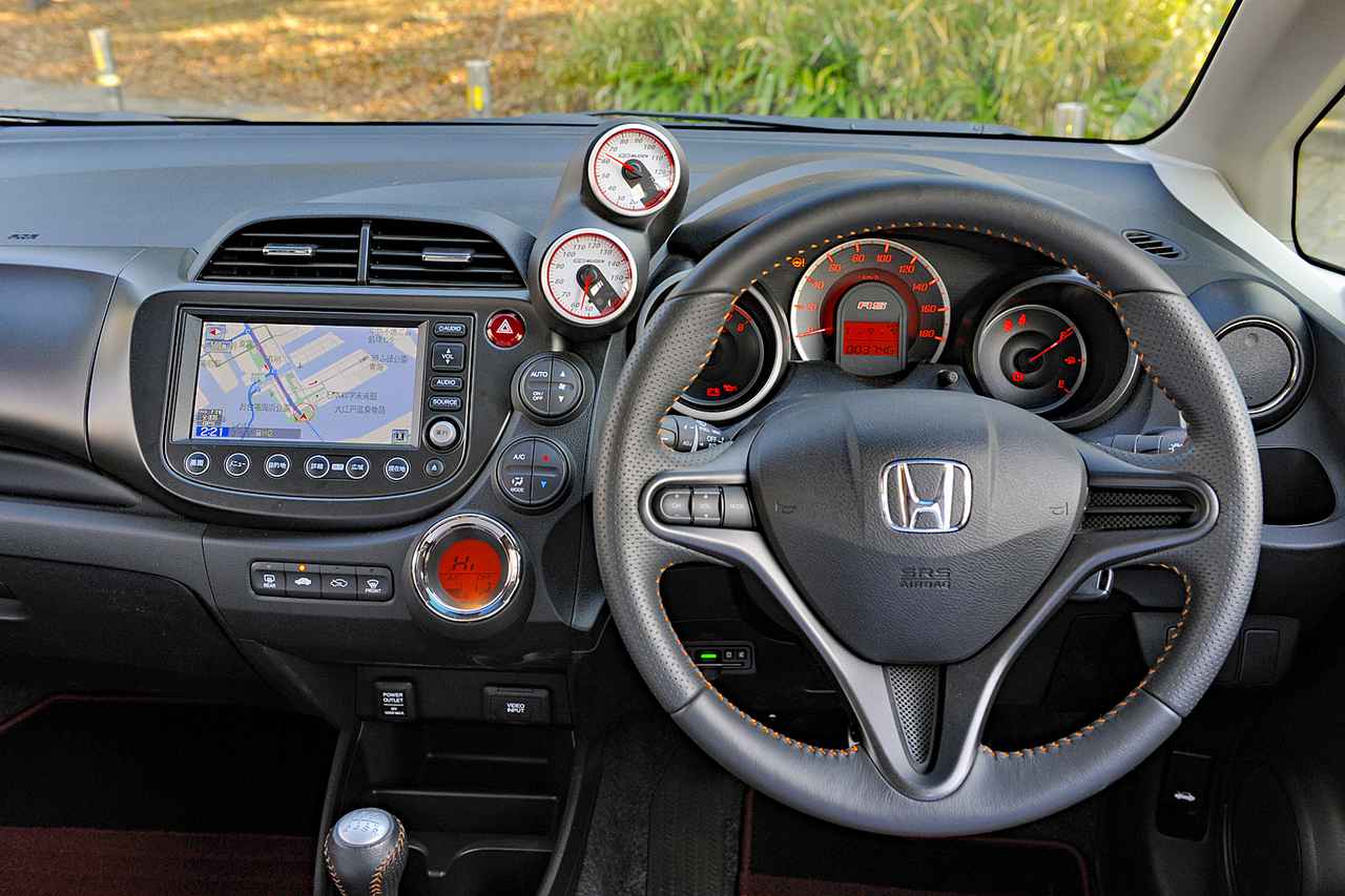 試乗 無限が仕上げたフィット Rsは 純正並みの完成度で好印象だった 10年ひと昔の新車 Webモーターマガジン の写真 自動車情報サイト 新車 中古車 Carview