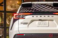 【米国】スバル「新型SUV」初公開！ 3年ぶり“大刷新”の“338馬力”「スポーティモデル」が話題に！ 初の「光る“六連星”」＆斬新「ツルツル顔」に「カッコイイ」の声も？ 新たな「ソルテラ」登場し話題に