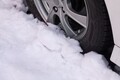 もしもの時に備えて確認を！雪道や凍結路面でスタックした時の脱出方法