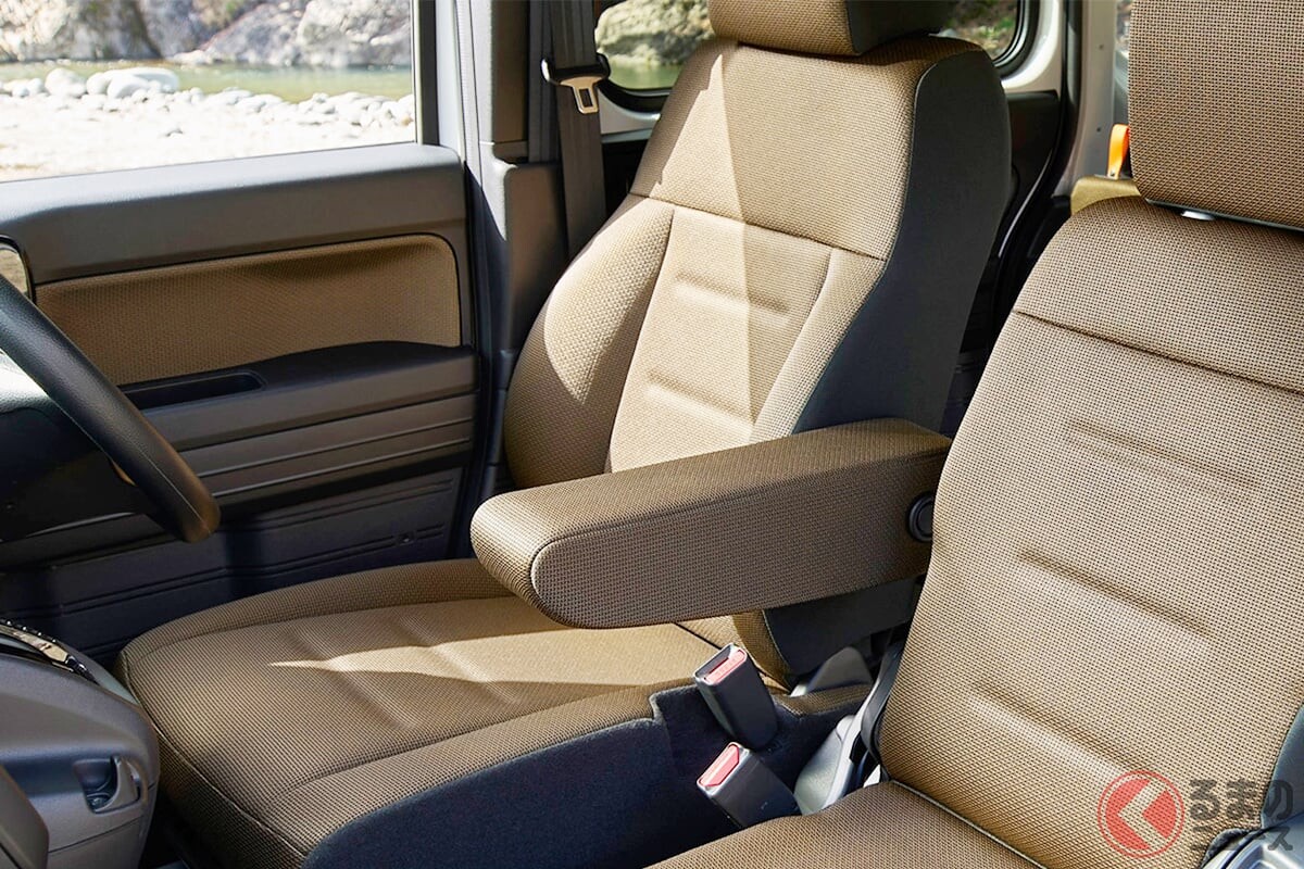 新車185万円から！ ホンダ「4人乗り軽バン」黒仕立て外観×オシャレ内装の「斬新N-VAN」とは？  商用車らしくない？