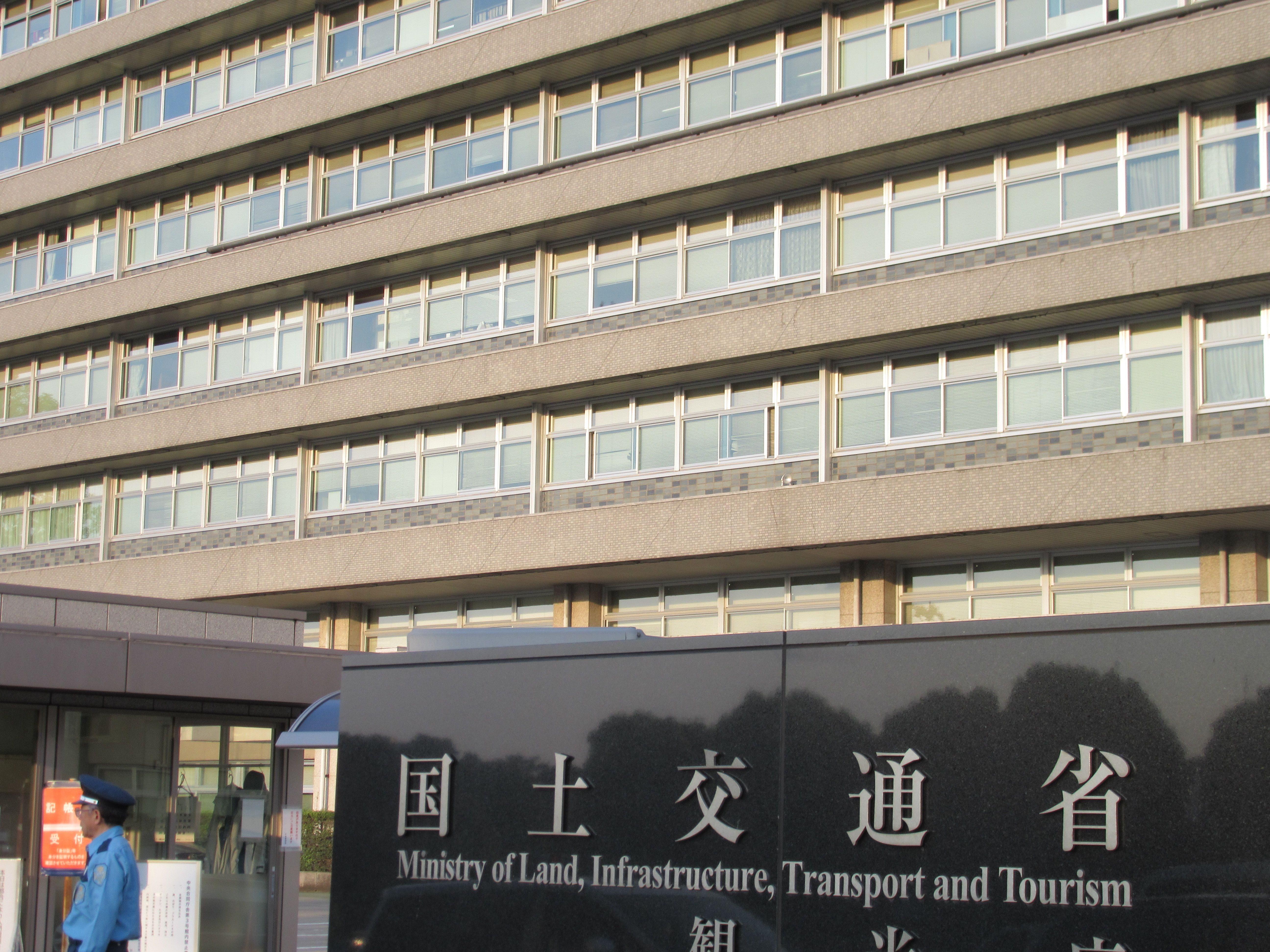 国交省 車両登録に必要な書類の有効期間を全国で延長 住民票や印鑑証明書など 車検証の延長は見送り 日刊自動車新聞 自動車情報サイト 新車 中古車 Carview