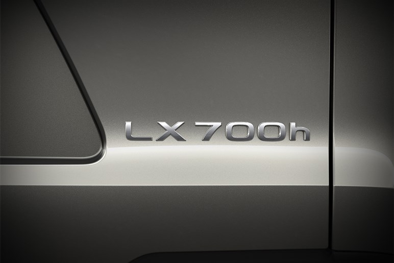 【現金・ローン・残価設定】レクサス「LX」に見合う年収は？ 頂点「700hエグゼクティブ」で計算してみた