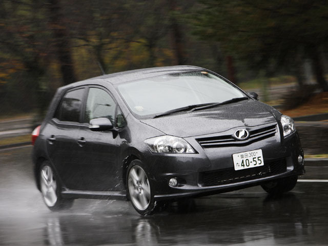 トヨタ オーリス 価格 評価 グレード情報 Carview