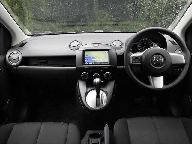 マツダ デミオ 価格 評価 グレード情報 Carview