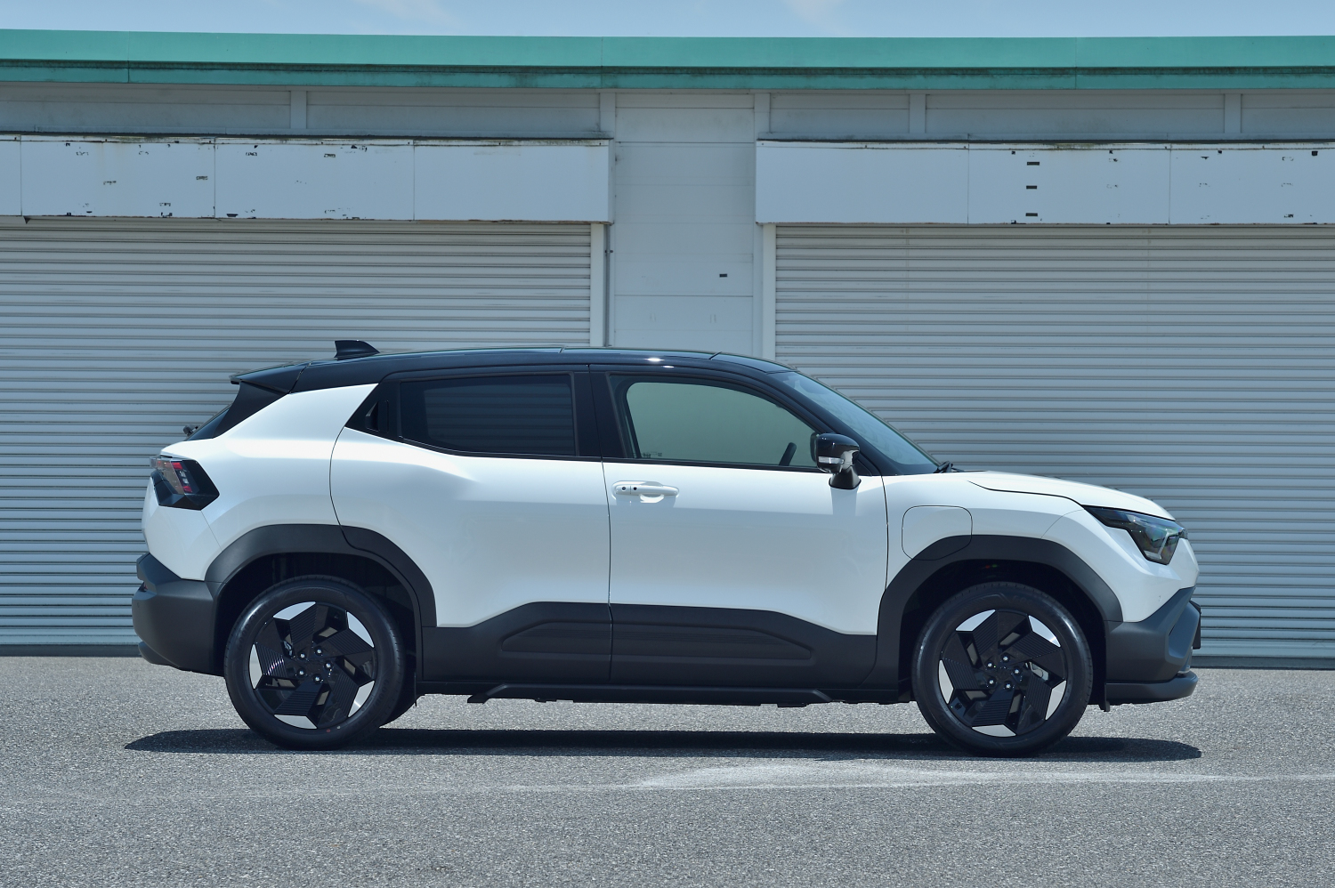 【低価格に強いスズキが本気のEV投入】新型「eビターラ」全貌公開。最大航続520km＆約399で登場…補助金適用で実質300万台前半に