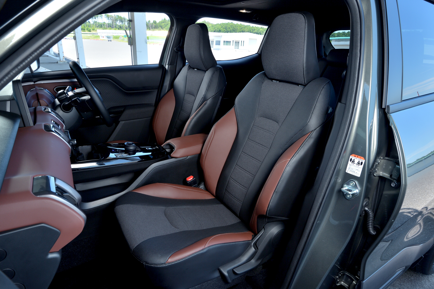 【低価格に強いスズキが本気のEV投入】新型「eビターラ」全貌公開。最大航続520km＆約399で登場…補助金適用で実質300万台前半に