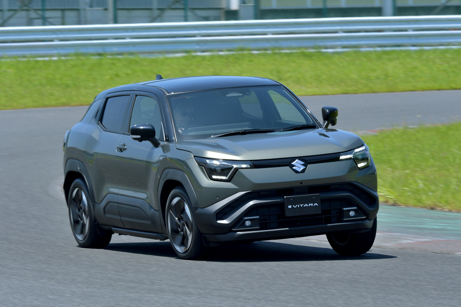 【低価格に強いスズキが本気のEV投入】新型「eビターラ」全貌公開。最大航続520km＆約399で登場…補助金適用で実質300万台前半に